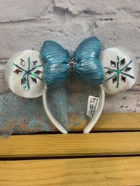 Disney Parks Frozen Elsa Minnie Mouse Ears Headband with snowflake veil